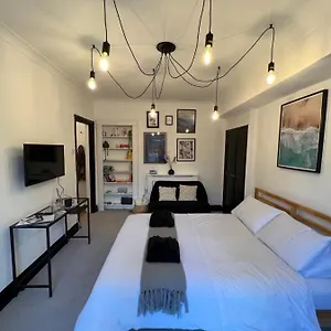  Appartement Stylish Basement Studio, With Outdoor Space