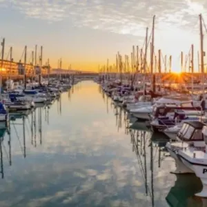 Stunning 2 Bedroom, 2 Bathroom Apartment. Brighton